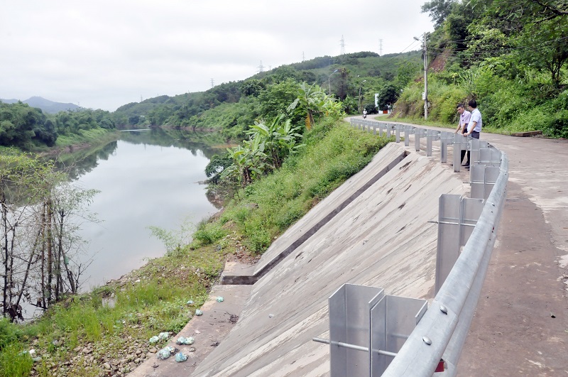 Kè khu vực bờ sông phố Long Thành, thị trấn Tiên Yên, tổng đầu tư trên 1,2 tỷ đồng vừa hoàn thành đưa vào hoạt động trước mùa mưa năm 2019.