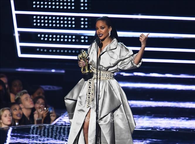 Ca sĩ Rihanna nhận Giải Video âm nhạc của MTV tại New York, Mỹ. Ảnh tư liệu: AFP/TTXVN
