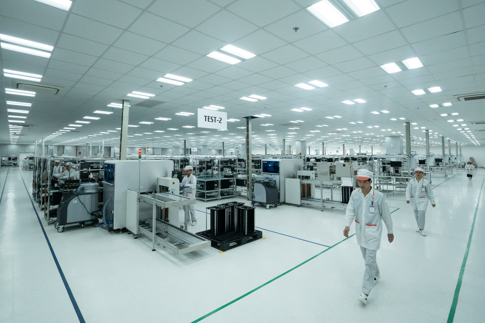 Nhà máy sắp tới của VinSmart sẽ có công suất 125 triệu sản phẩm/năm. Nhà máy được thiết kế tuân thủ nghiêm ngặt các tiêu chuẩn quốc tế dành cho các nhà máy sản xuất thiết bị điện tử, viễn thông như IPC-A-610, TL 9000