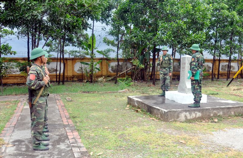 Tiểu đoàn Huấn luyện – Cơ động (BĐBP tỉnh) lồng ghép huấn luyện quân sự với giáo dục chính trị cho chiến sĩ mới