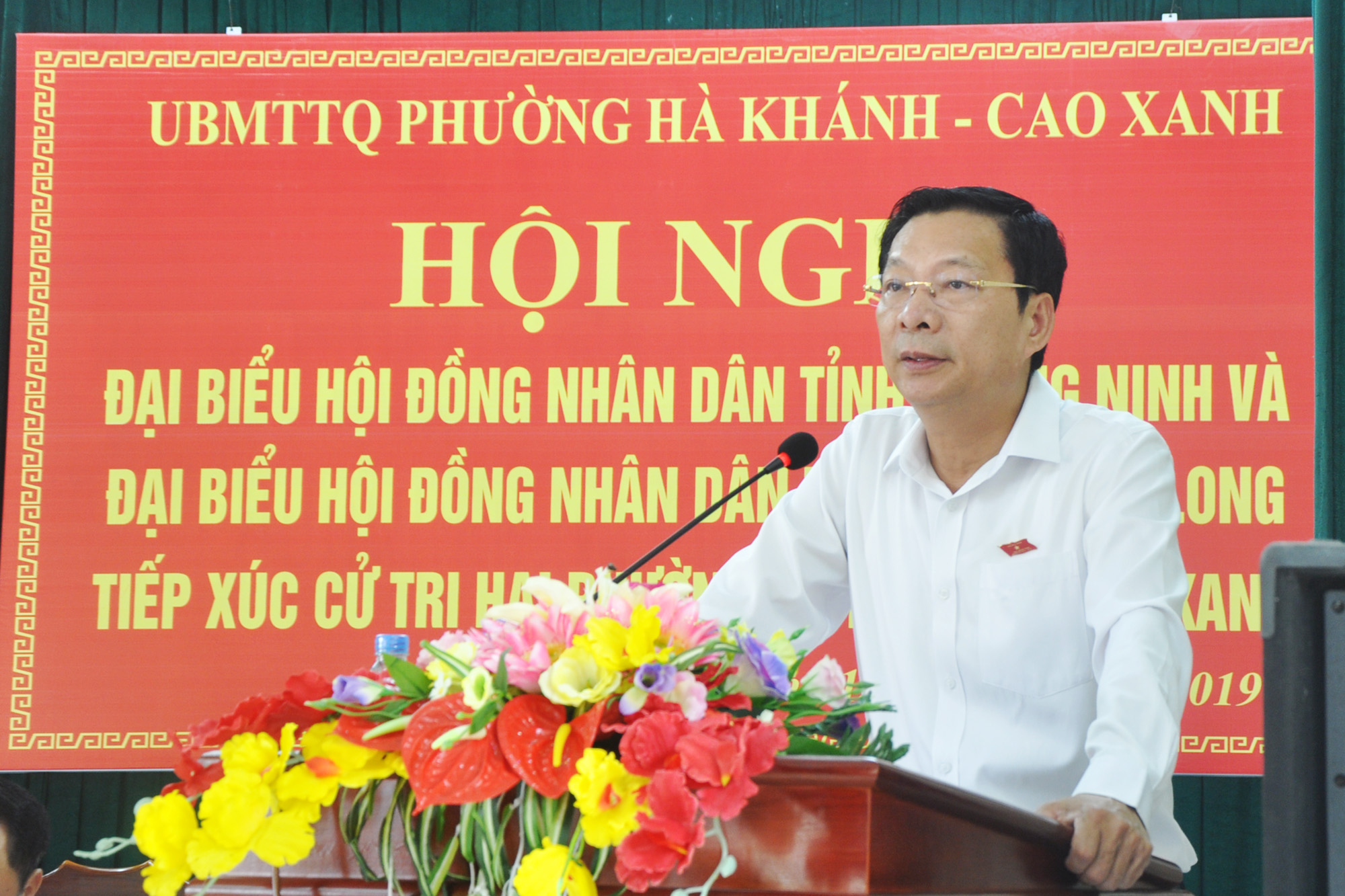 Đồng chí Nguyễn Văn Đọc, Bí thư Tỉnh ủy, Chủ tịch HĐND tỉnh phát biểu tại buổi tiếp xúc cử tri.