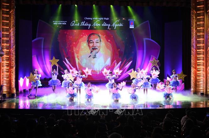 Các em thiếu nhi biểu diễn liên khúc Bác Hồ người cho em tất cả - Ca ngợi Tổ quốc trong Chương trình nghệ thuật 