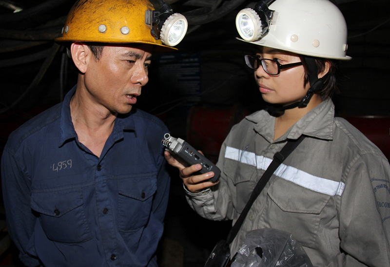 Phóng viên Trường Giang trong một lần tác nghiệp tại mỏ Mông Dương
