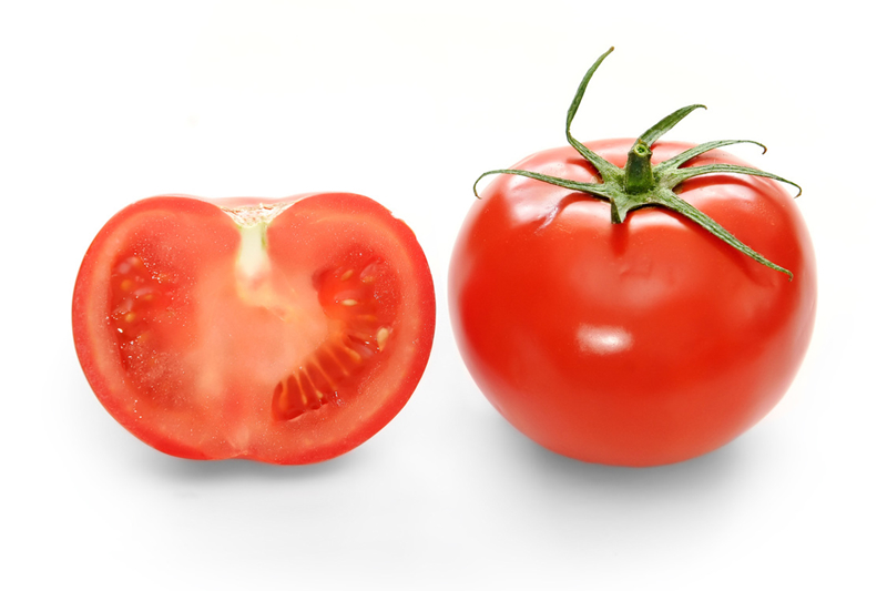 Cà chua: Chứa hàm lượng cao các axit tannic, nên ăn cà chua khi đói sẽ làm tăng nồng độ axit trong dạ dày. Điều này có thể dẫn đến viêm loét dạ dày.
