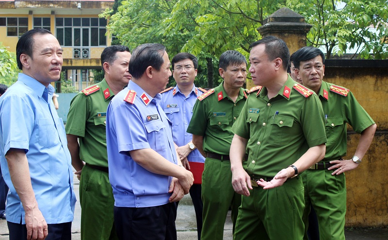 Đoàn công tác kiểm tra thực tế tại Trại tạm giam Công an tỉnh.