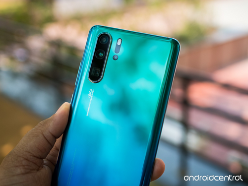 P30 Pro là một trong 17 smartphone được Huawei hứa nâng cấp Android Q. Ảnh: Android Central.