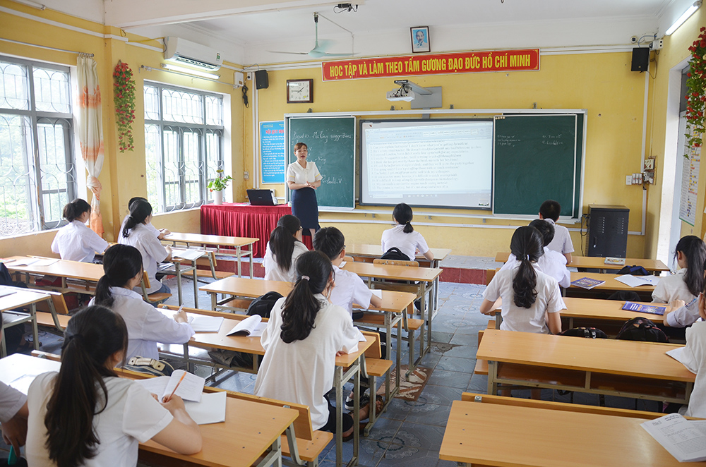 Một giờ ôn luyện thi lớp 10 của học sinh lớp 9, Trường THCS thị trấn Tiên Yên.