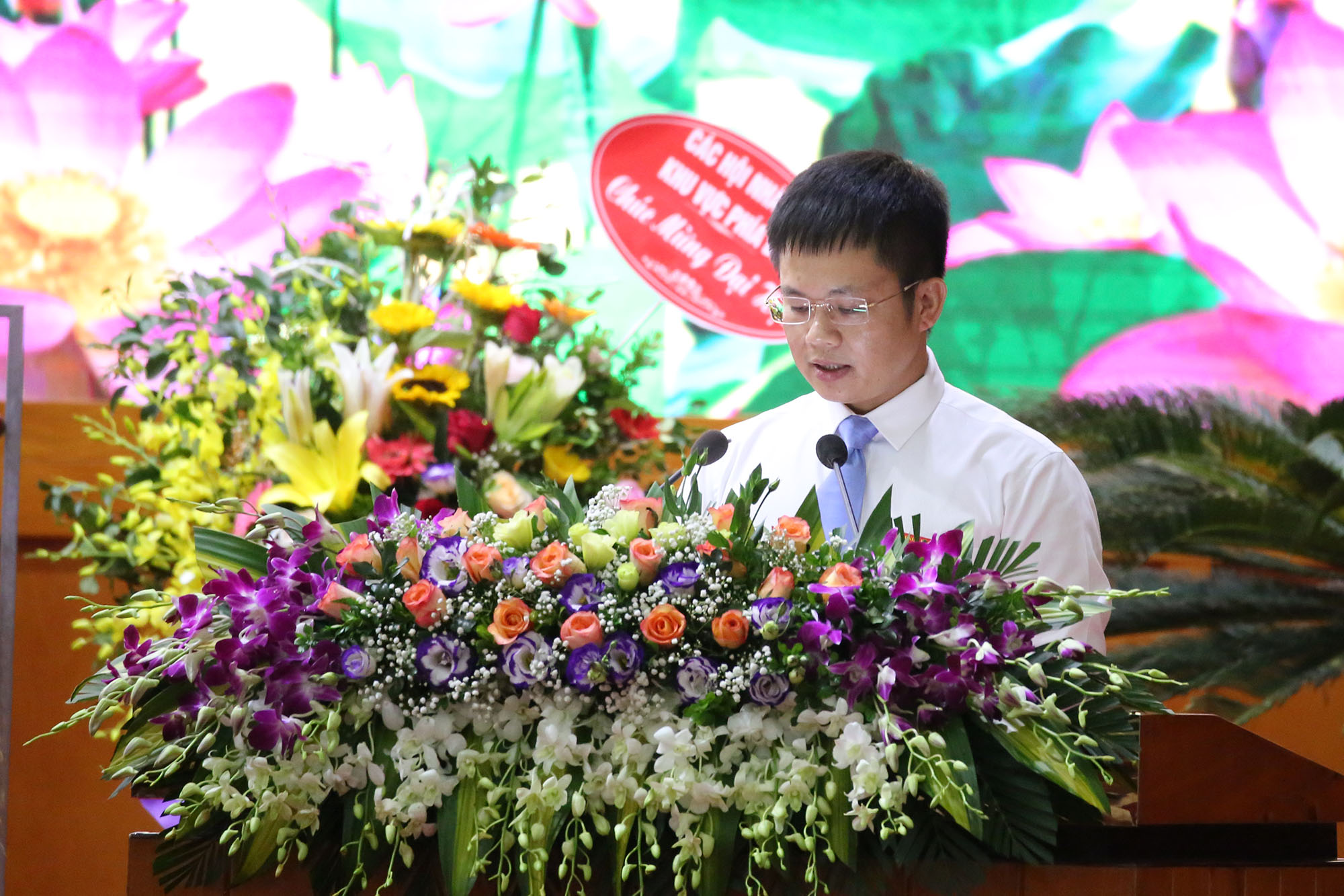 Đồng chí Đỗ Ngọc Hà, Phó Chủ tịch thường trực Hội nhà báo tỉnh báo cáo tại đại hội.