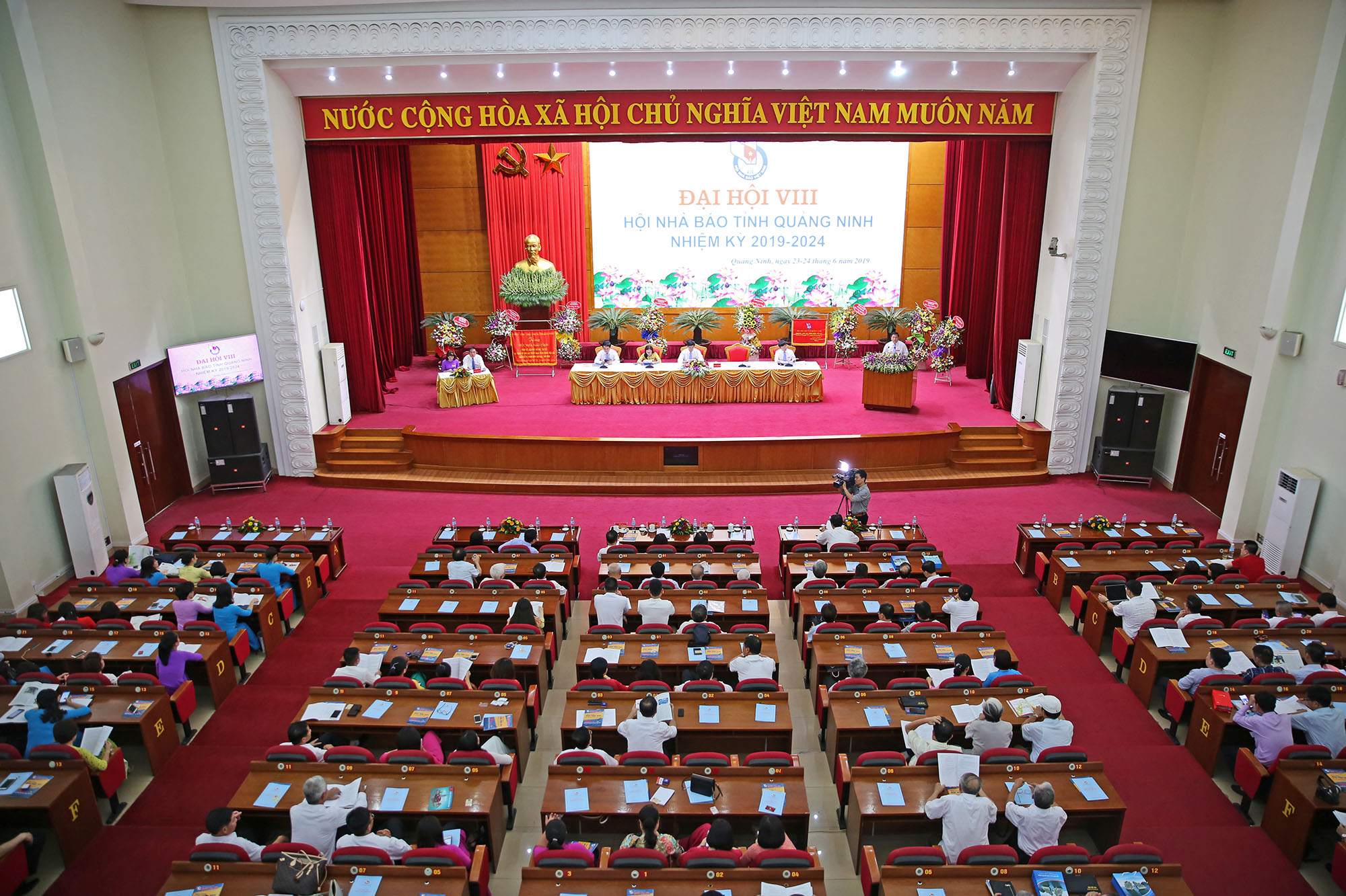 Quang cảnh phiên khai mạc Đại hội Hội Nhà báo Quảng Ninh lần thứ VIII 