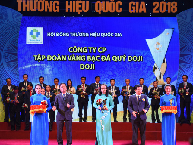 Tập đoàn Vàng bạc đá quý DOJI có 9 năm liên tiếp lọt top 5 trong Bảng xếp hạng Top 500 Doanh nghiệp tư nhân lớn nhất Việt Nam (VNR500) và 8 năm liên tiếp được công nhận Thương hiệu Quốc gia Việt Nam.