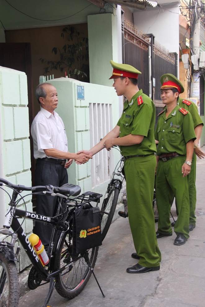 Việc Công an TP. Đà Nẵng ứng dụng và trang bị xe đạp cho cảnh sát khu vực là sự đổi mới về tác phong làm việc của các chiến sĩ ở cơ sở, cũng là cách để lực lượng công an tạo ra sự gần gũi, thân thiện với người dân.