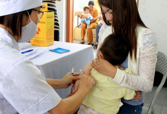 Tiêm vaccine là biện pháp hữu hiệu phòng ngừa các bệnh truyền nhiễm