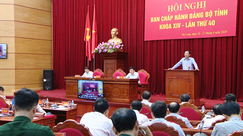 Bí thư Tỉnh uỷ, Chủ tịch HĐND tỉnh Nguyễn Văn Đọc phát biểu kết luận buổi làm việc đầu tiên của kỳ họp thứ 40, Hội nghị Ban Chấp hành Đảng bộ tỉnh lần thứ XIV