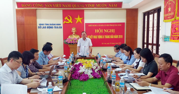 Đồng chí Nguyễn Hoài Sơn, Giám đốc Sở LĐ-TB&XH, Trưởng Khối thi đua văn hoá – xã hội tỉnh năm 2019 phát biểu kết luận hội nghị