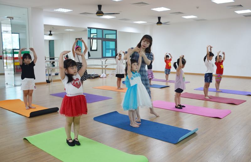 Lớp học năng khiếu múa tại Cung Văn hóa thanh thiếu nhi Quảng Ninh.