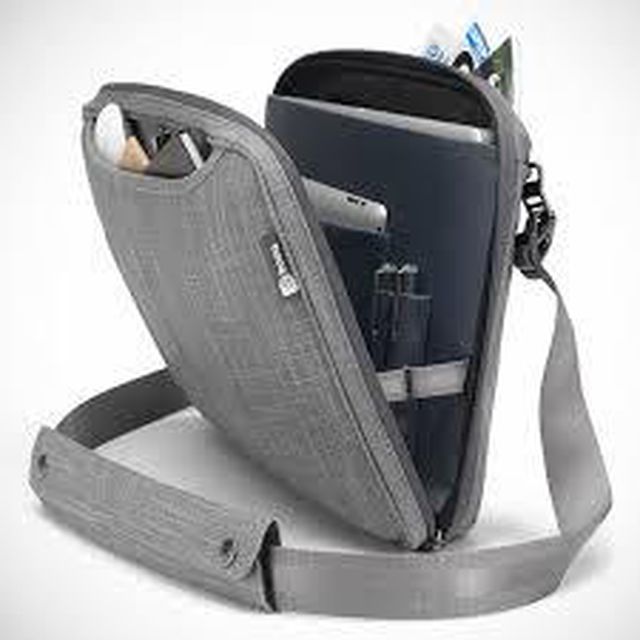 Người dùng nên cho laptop vào túi chống sốc để bảo vệ laptop được tốt hơn