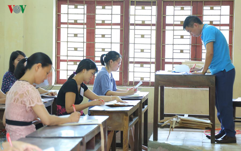 Ban chấm thi tự luận của Hội đồng chấm thi tỉnh Thanh Hóa. (Ảnh: Minh Hường VOV1)