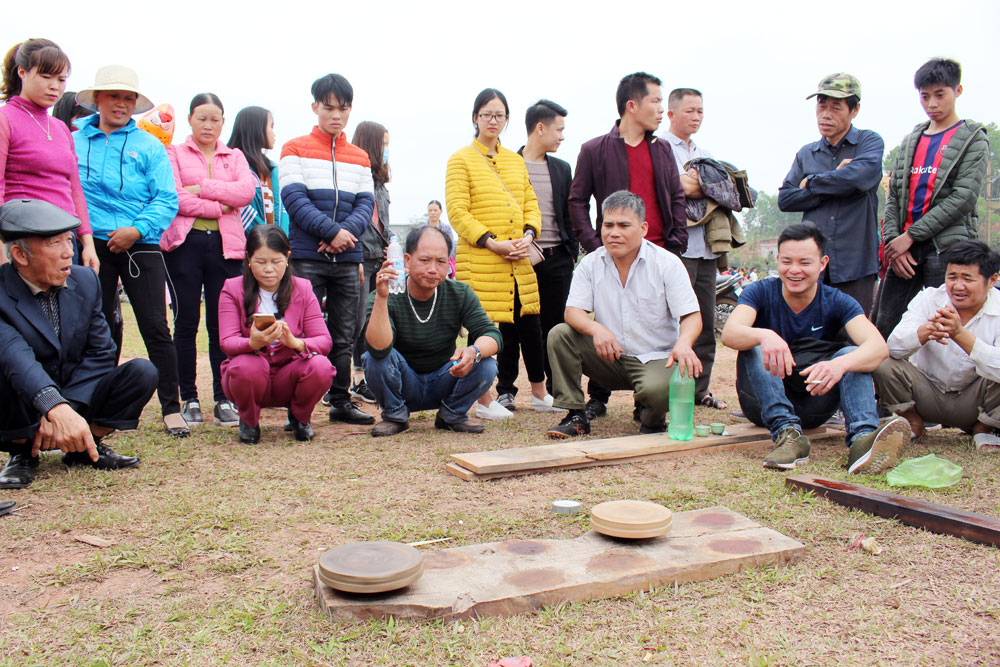 Người dân xã Quảng An, huyện Đầm Hà tổ chức các hoạt động vui chơi, các trò chơi dân gian trong các dịp lễ, Tết.