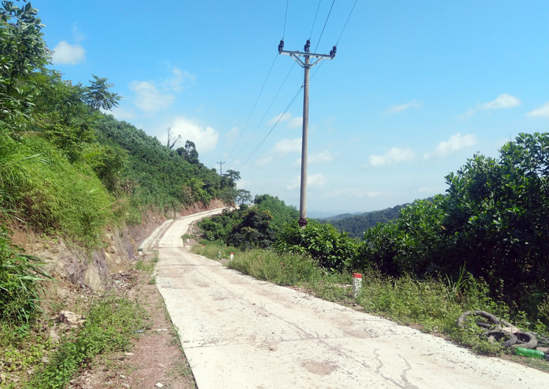 Đường nối trung tâm xã Kỳ Thượng đến thôn Khe Phương (Hoành Bồ) giai đoạn II đang được hoàn thành