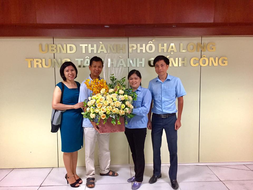 Trung tâm hành chính công Thành phố đã tổ chức buổi lễ trao trả tài sản công dân để quên cho gia đình anh Trịnh Thiên Tuấn - chị Lê Thị Thủy.
