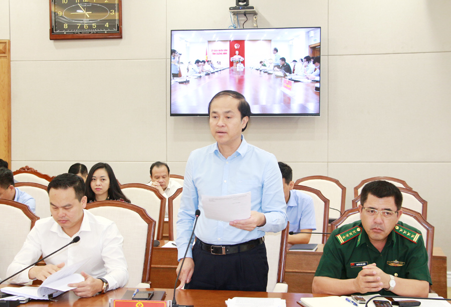 Đồng chí Trần Văn Hùng, Giám đốc Sở Kế hoạch và Đầu tư, phát biểu làm rõ một số kiến nghị của doanh nghiệp.