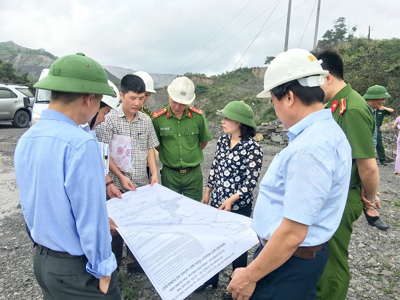Đoàn công tác HĐND TP Cẩm Phả kiểm tra việc quản lý TNKS tại doanh nghiệp ngành than trên địa bàn.