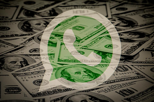 Các tin tặc đang cố gắng thay thế các ứng dụng thực, như WhatsApp, bằng các phiên bản giả mạo chứa virus. Ảnh: Forbes.