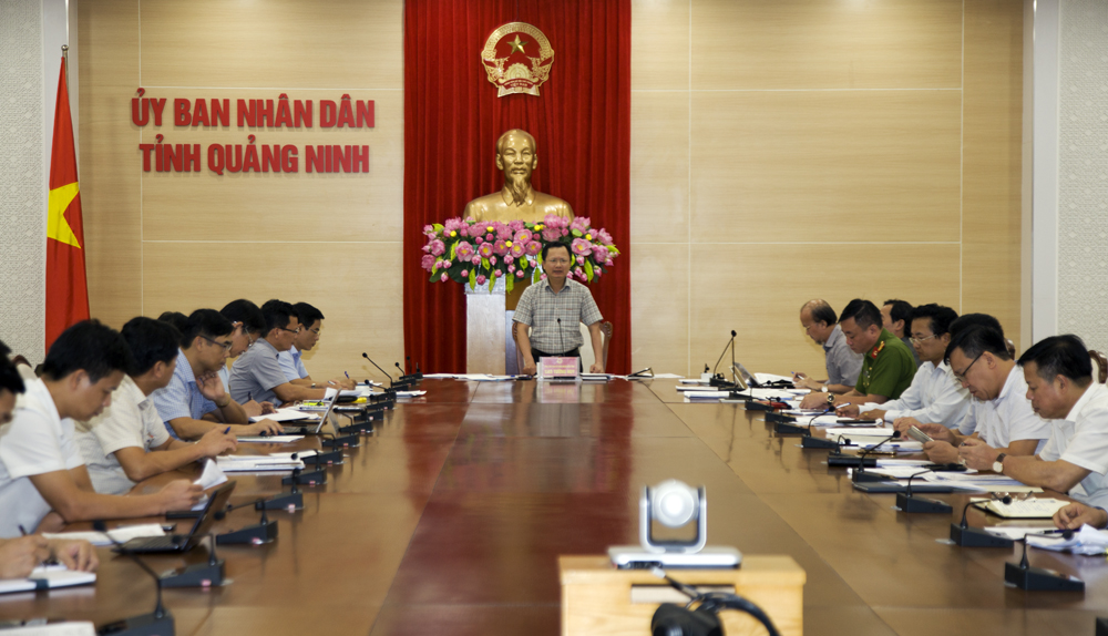 Đồng chí Cao Tường Huy, Phó Chủ tịch UBND tỉnh chỉ đạo trong công tác xây dựng cơ bản