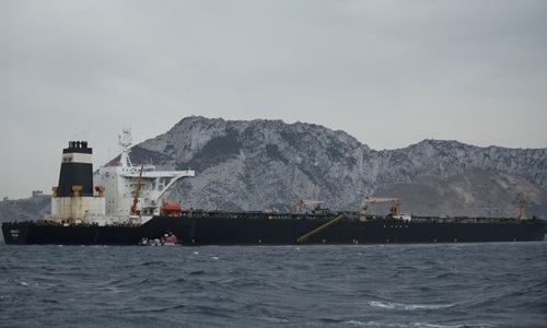 Tàu chở dầu Grace 1 ngoài khơi Gibraltar hôm 6/7. Ảnh: AFP.