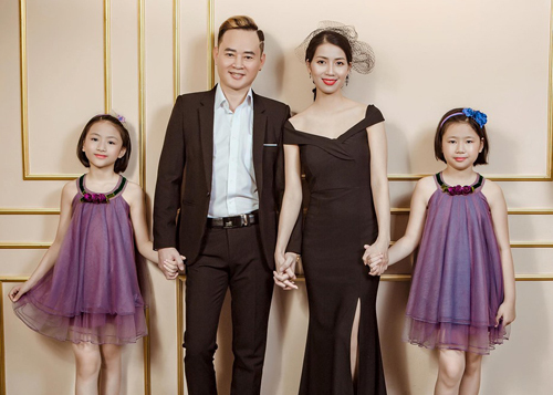 Diễn viên Tùng Dương bên người vợ thứ ba - Trang Nhung - và hai con gái.