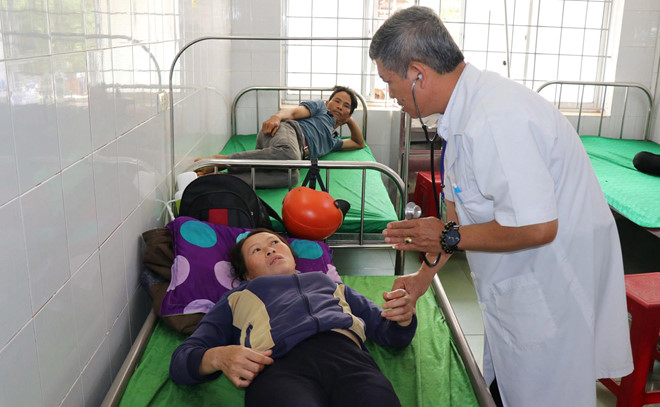 Cơ quan chức năng xác định có 326 trường hợp nhập viện cấp cứu do ngộ độc sau khi ăn cưới ở Đắk Lắk.