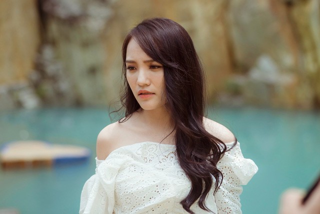 Giọng hát da diết, ngọt ngào của Nhật Thủy trong MV khiến người nghe cũng cảm thấy xót xa.