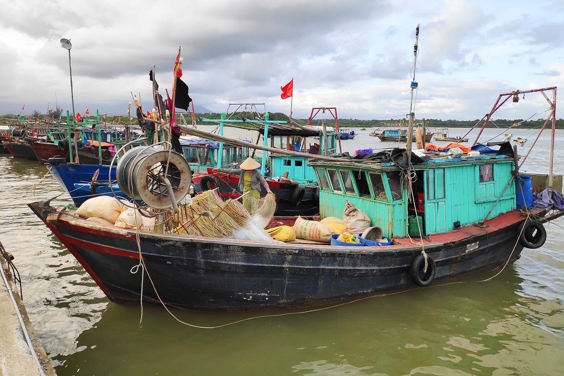 Tàu thuyền đánh cá của ngư dân xã Đầm Hà (huyện Đầm Hà) neo đậu tại cảng Đầm Buôn của xã sau chuyến vươn khơi. Ảnh: Hoàng Giang.