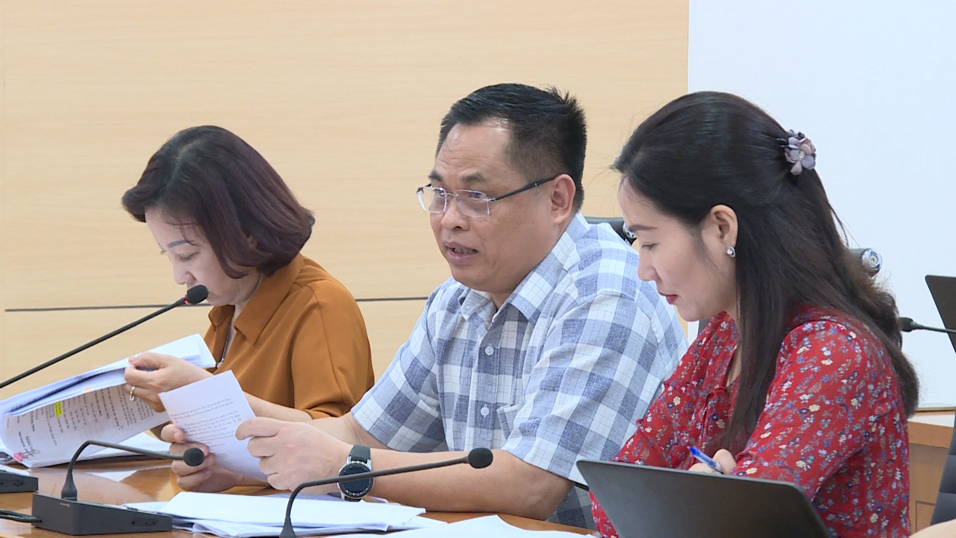 Đồng chí Phạm Ngọc Thủy - Giám đốc Sở du lịch Quảng Ninh báo cáo các hoạt động của sự kiện