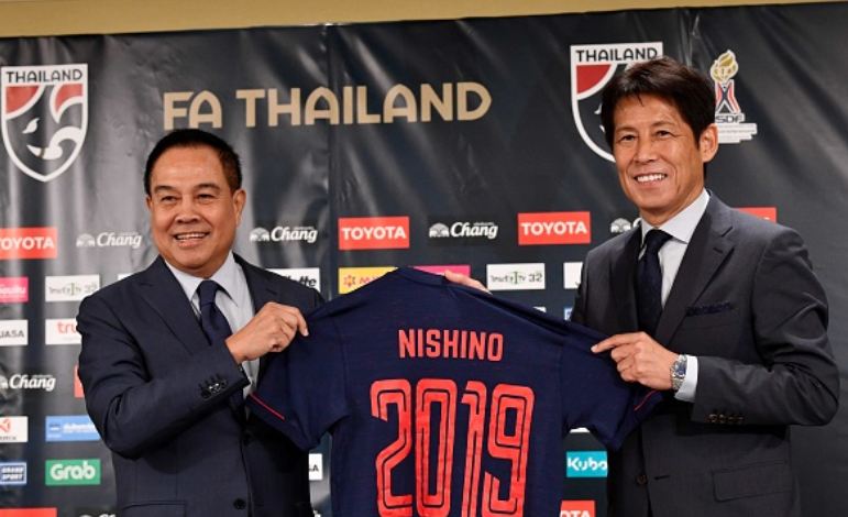 Thái Lan bổ nhiệm HLV Akira Nishino dẫn dắt ĐTQG và U23 (Ảnh: Getty).