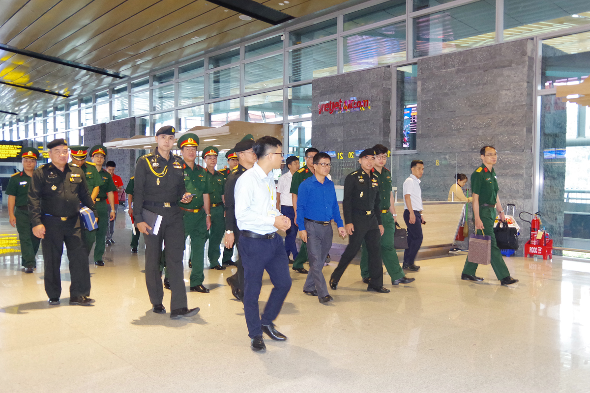 Đoàn công tác tham quan Sân bay Vân Đồn.