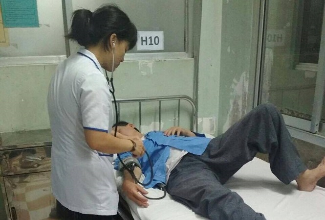 Ông Trần Đình Sang bị đánh phải nằm viện để điều trị.