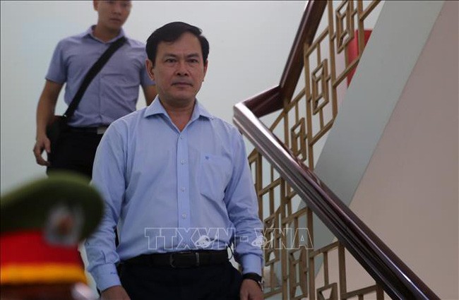 Bị cáo Nguyễn Hữu Linh rời tòa sau phiên xét xử ngày 25/6/2019. Ảnh: Thành Chung/TTXVN