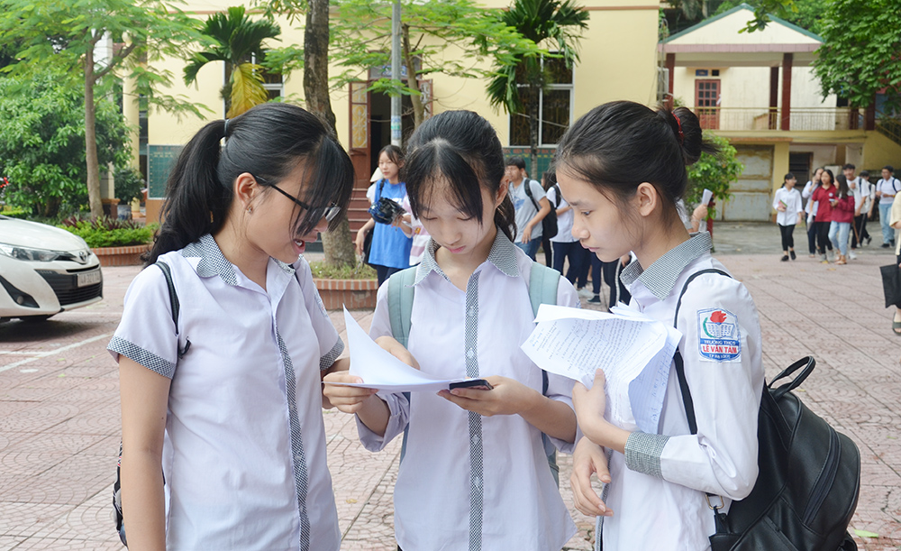 Học sinh thi vào lớp 10 Trường THPT Hòn Gai, TP Hạ Long năm học 2019-2020.