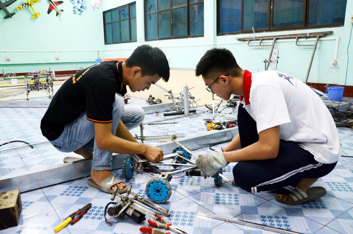 Sáng chế rô bốt của sinh viên Trường Đại học Công nghiệp Quảng Ninh.