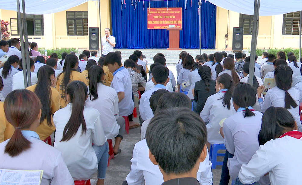 Phòng Tư Pháp, Phòng Giáo dục- Đào tạo huyện Hải Hà phối hợp tổ chức tuyên truyền phòng chống tảo hôn cho giáo viên, học sinh, phụ huynh tại Trưởng THCS Quảng Đức