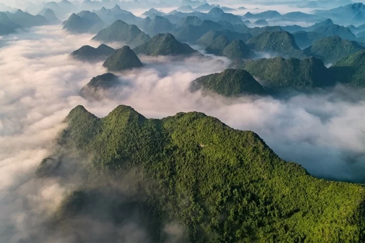 Nhiếp ảnh gia Bùi Vinh Thuận, sinh ra và lớn lên tại Bắc Sơn, cho biết đỉnh Nà Lay cao khoảng 400 m so với mực nước biển là nơi chụp toàn cảnh thung lũng Bắc Sơn đẹp nhất. 