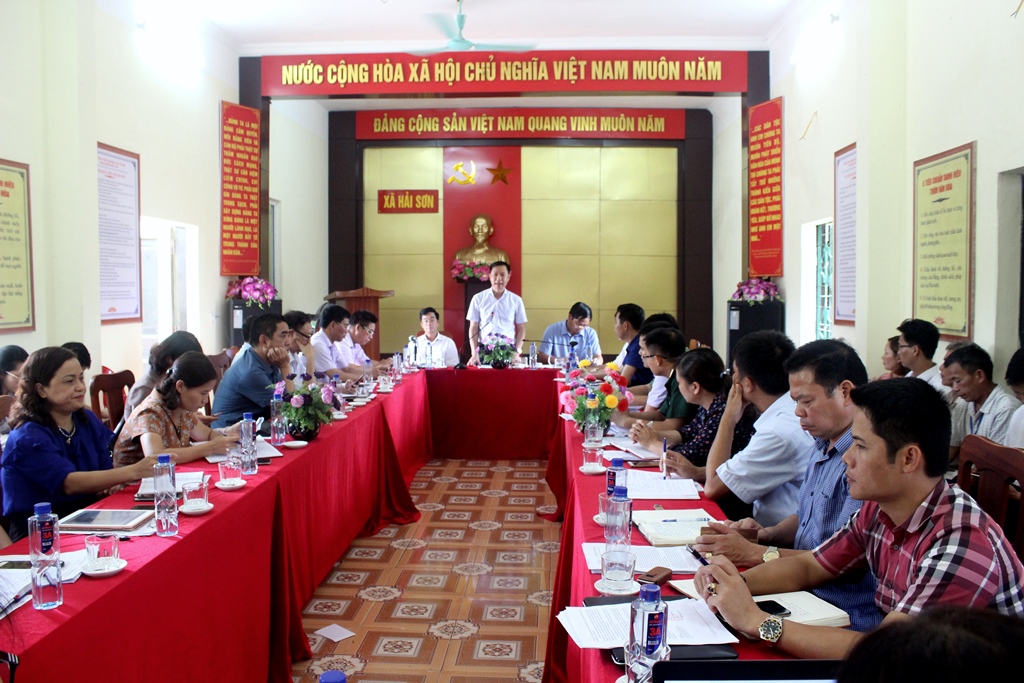 Thường trực Thành ủy, HĐND, UBND TP Móng Cái làm việc với xã Hải Sơn về tình hình phát triển KT-XH các tháng cuối năm 2019. Ảnh: Vi Thu (Trung tâm TT-VH Móng Cái).
