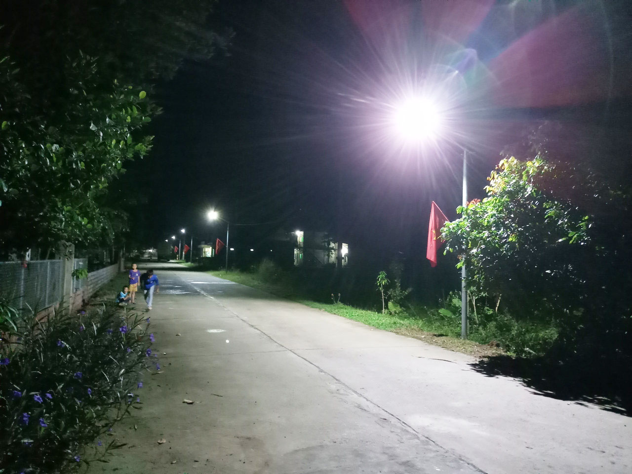 xã Hải Sơn tiếp tục đề nghị UBND TP quan tâm giao việc quản lý, duy tu, sửa chữa và bảo dưỡng các tuyến đường điện chiếu sáng trên địa bàn dân cư