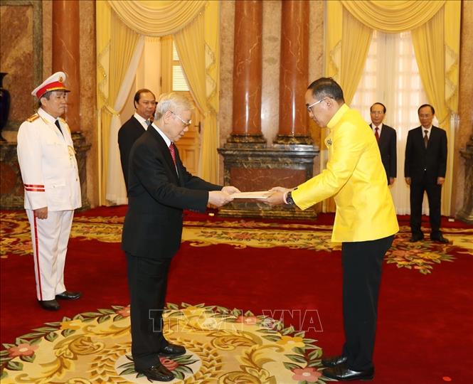 Đại sứ Đặc mệnh toàn quyền Vương quốc Thái Lan tại Việt Nam Tanee Sangrat trình Quốc thư lên Tổng Bí thư, Chủ tịch nước Nguyễn Phú Trọng.