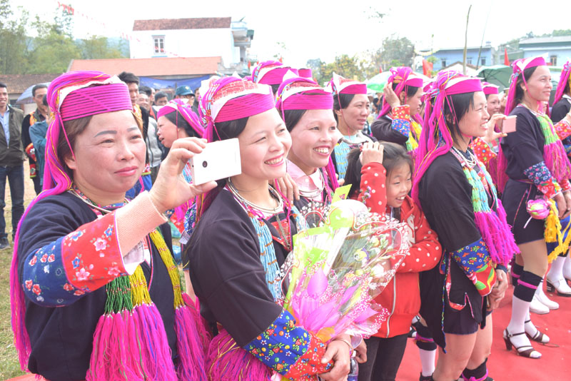 Niềm vui của người dân thôn Khe Lẹ trong xã Hà Lâu năm 2019