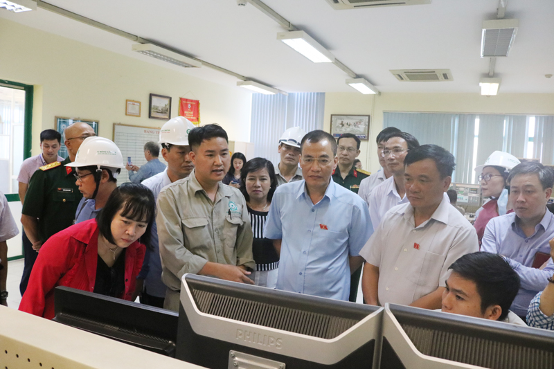 Đoàn Giám sát kiểm tra việc vận hành sản xuất xi măng tại Công ty CP Xi măng Cẩm Phả.