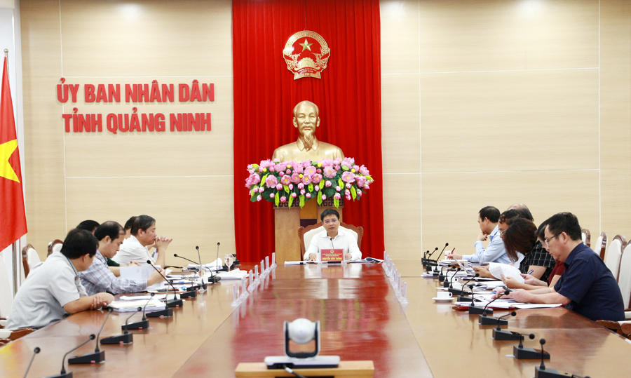 Đồng chí Nguyễn Văn Thắng, Chủ tịch UBND tỉnh, Bí thư Ban Cán sự Đảng UBND tỉnh, chủ trì cuộc họp.