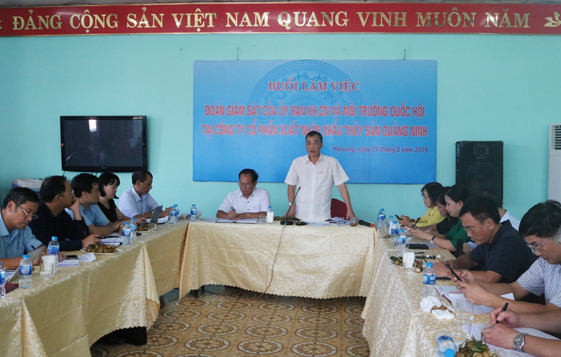Đồng chí Trần Văn Minh, Phó Chủ nhiệm Ủy ban KHCN&MT Quốc hội, Trưởng Đoàn giám sát phát biểu tại buổi làm việc với Công ty CP Xuất nhập khẩu Thủy sản Quảng Ninh.