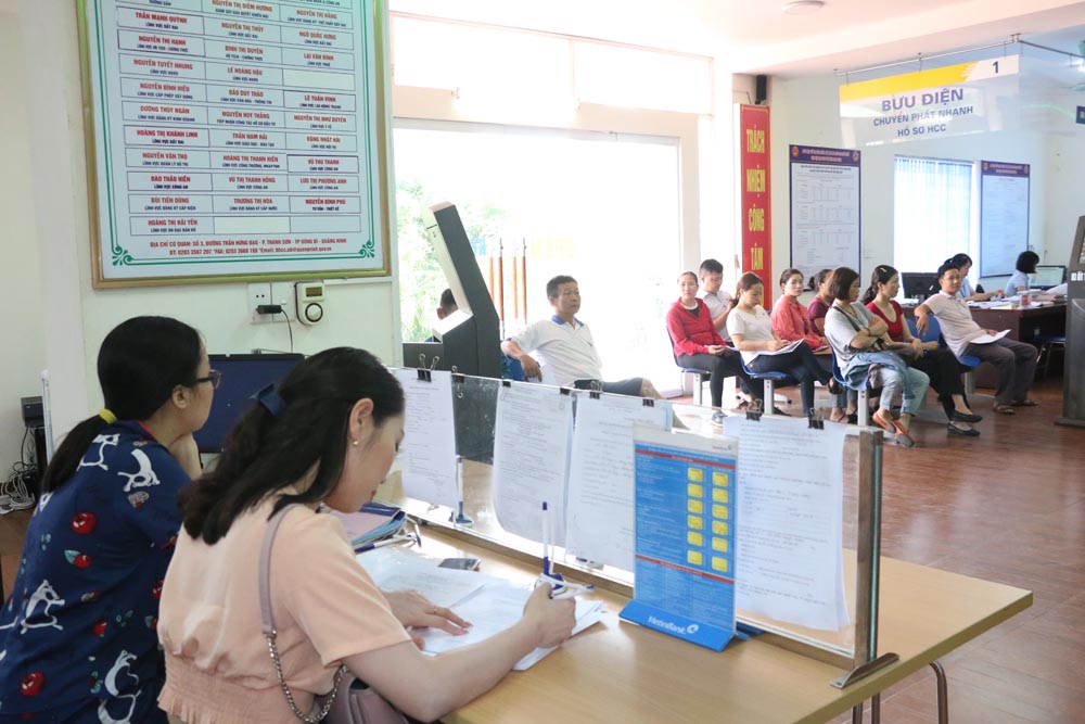 Các TTHC tại Trung tâm Hành chính công TP Uông Bí được niêm yết công khai, giúp người dân, doanh nghiệp dễ dàng tiếp cận.